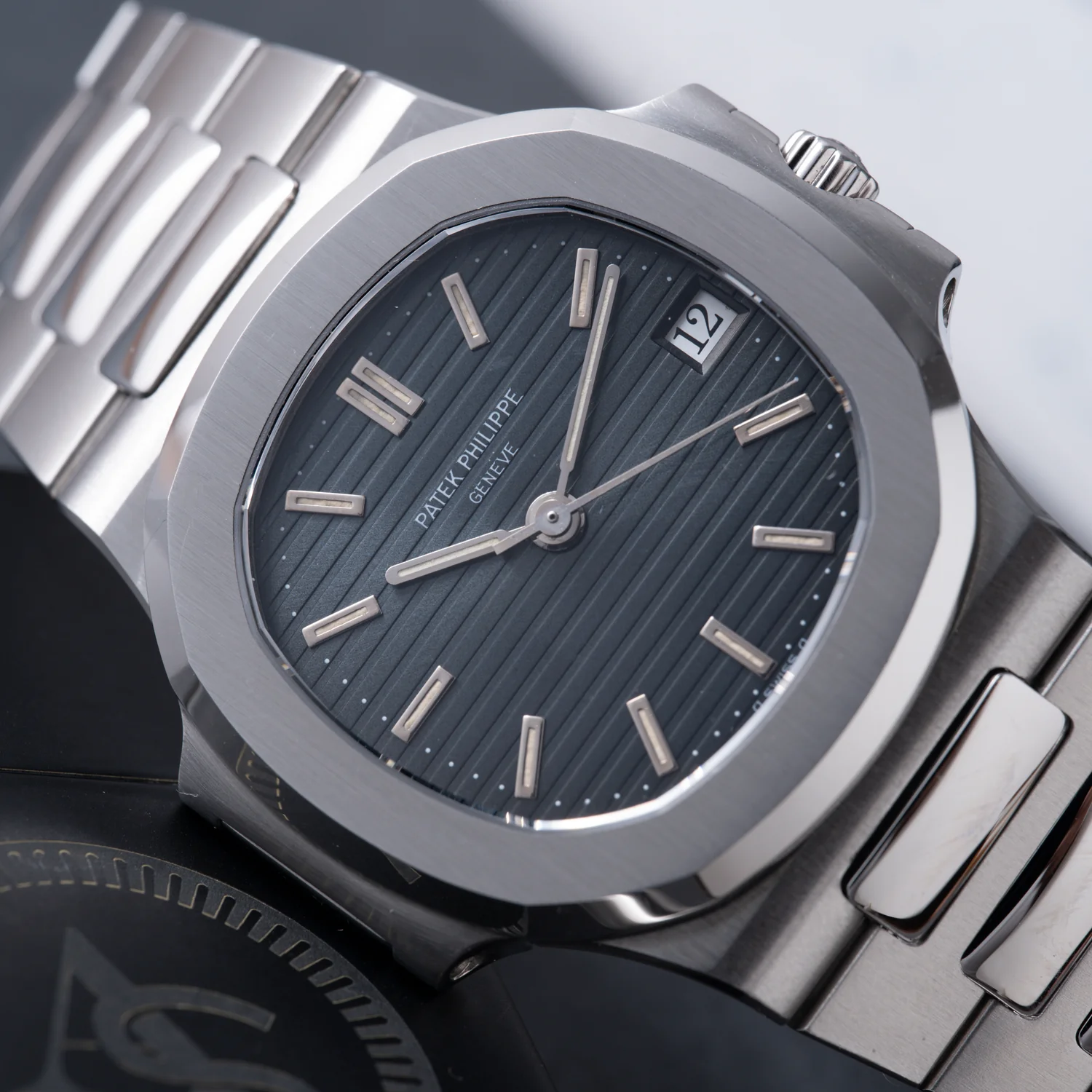 Patek Philippe Nautilus — view 9