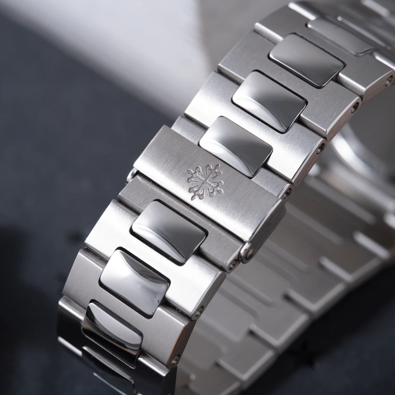 Patek Philippe Nautilus — view 10